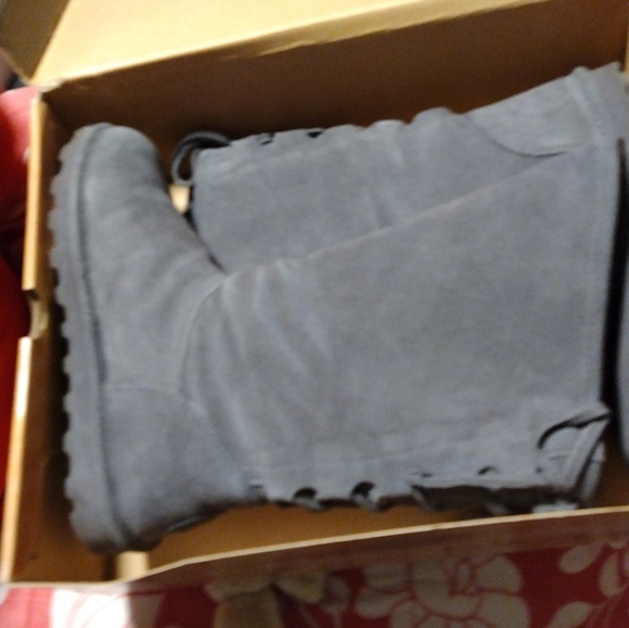 Boots - Picture 3 of 4